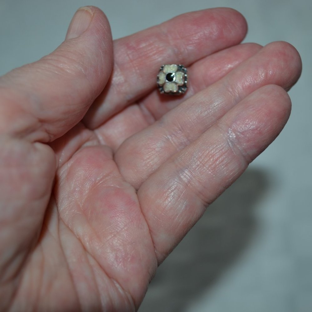Authentic Pandora Daisy Charm - Picture 6 of 7